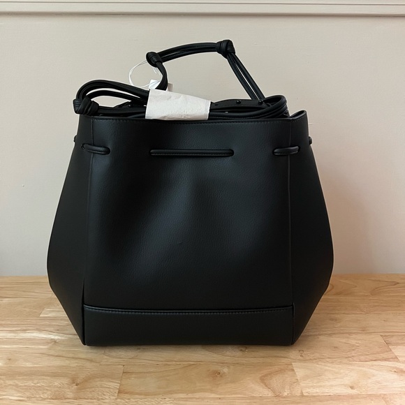 NWT Von Holzhausen Bucket Crossbody, black leather - Picture 7 of 9